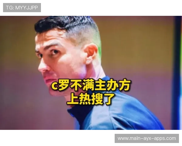 C罗被拍送儿童医院礼物,温情画面上热搜