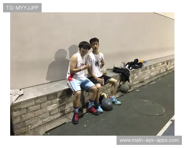 篮球外援被对手疯狂夹击，气得自己画战术：都拉开，我单挑，打篮球外援