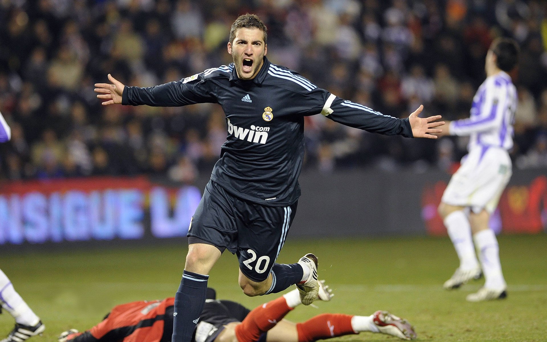 孙颖莎25岁生日太有排面!一场活动暴露出她在国乒的“真实地位”